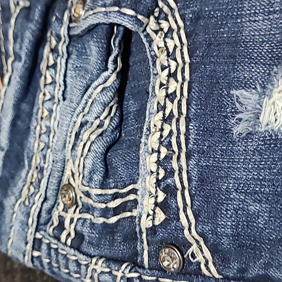 ROCK REVIVAL BECKY EASY-FIT CAPRI DENIM JEAN - Picture 11 of 16